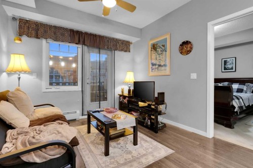 318-20 Mahogany Mews Se, Calgary, AB - Indoor Photo Showing Living Room