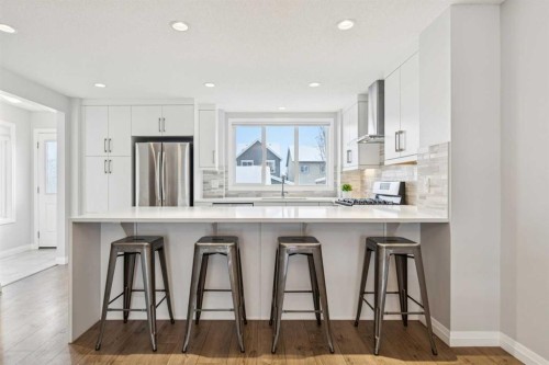 95 Masters Link Se, Calgary, AB - Indoor Photo Showing Kitchen With Upgraded Kitchen