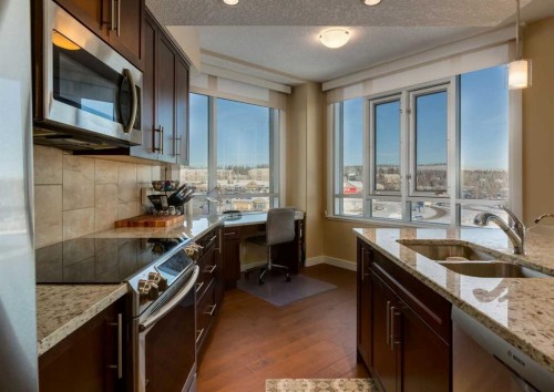 605-32 Varsity Estates Circle Nw, Calgary, AB - Indoor Photo Showing Kitchen With Double Sink