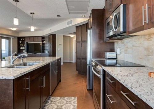 605-32 Varsity Estates Circle Nw, Calgary, AB - Indoor Photo Showing Kitchen With Stainless Steel Kitchen With Double Sink With Upgraded Kitchen