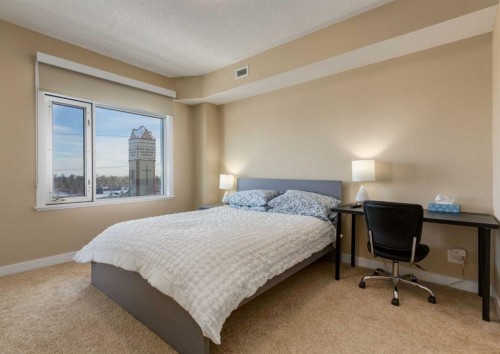 605-32 Varsity Estates Circle Nw, Calgary, AB - Indoor Photo Showing Bedroom