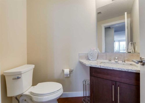 605-32 Varsity Estates Circle Nw, Calgary, AB - Indoor Photo Showing Bathroom