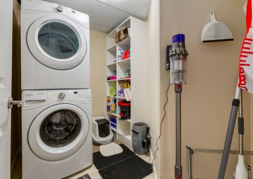 605-32 Varsity Estates Circle Nw, Calgary, AB - Indoor Photo Showing Laundry Room
