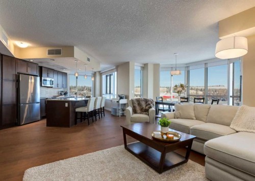 605-32 Varsity Estates Circle Nw, Calgary, AB - Indoor Photo Showing Living Room