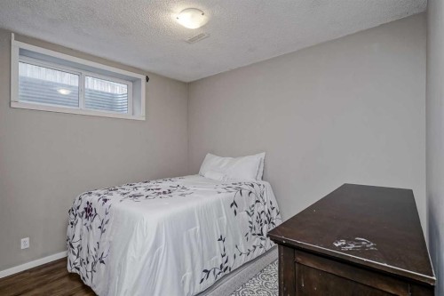 216 Copperpond Green Se, Calgary, AB - Indoor Photo Showing Bedroom