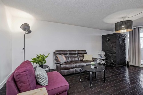105-4455C Greenview Drive Ne, Calgary, AB - Indoor Photo Showing Living Room