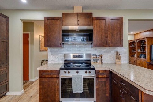 2015 Milne Drive Ne, Calgary, AB - Indoor Photo Showing Kitchen