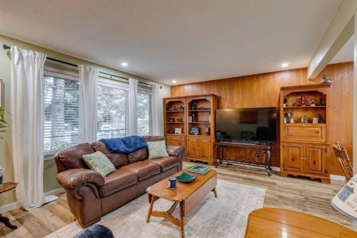 2015 Milne Drive Ne, Calgary, AB - Indoor Photo Showing Living Room