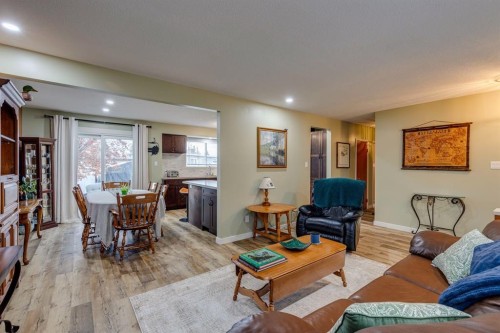 2015 Milne Drive Ne, Calgary, AB - Indoor Photo Showing Living Room