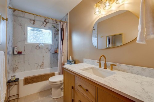 2015 Milne Drive Ne, Calgary, AB - Indoor Photo Showing Bathroom
