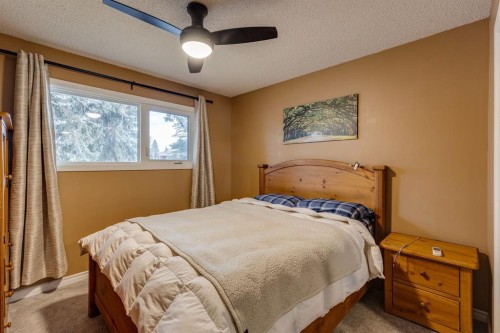 2015 Milne Drive Ne, Calgary, AB - Indoor Photo Showing Bedroom