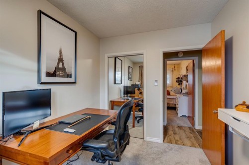 2015 Milne Drive Ne, Calgary, AB - Indoor Photo Showing Office