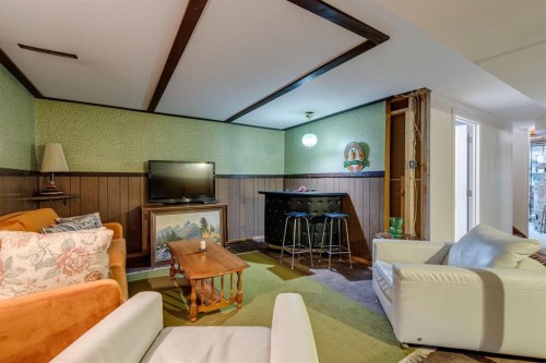 2015 Milne Drive Ne, Calgary, AB - Indoor