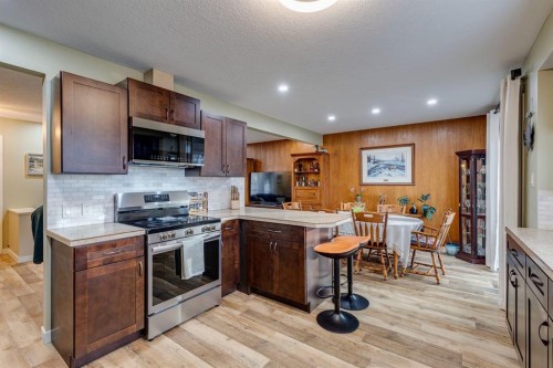 2015 Milne Drive Ne, Calgary, AB - Indoor Photo Showing Kitchen