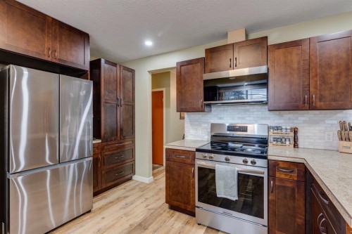 2015 Milne Drive Ne, Calgary, AB - Indoor Photo Showing Kitchen