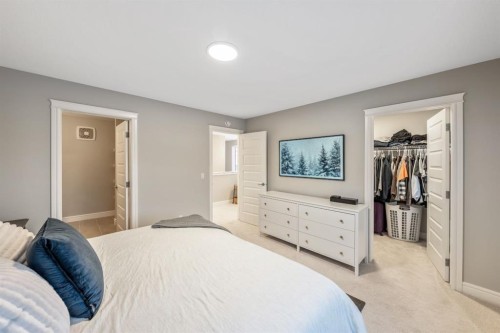135 Belgian Crescent, Cochrane, AB - Indoor Photo Showing Bedroom