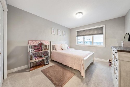 135 Belgian Crescent, Cochrane, AB - Indoor Photo Showing Bedroom