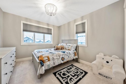 135 Belgian Crescent, Cochrane, AB - Indoor Photo Showing Bedroom
