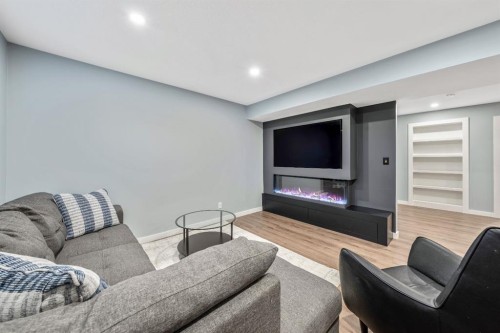 135 Belgian Crescent, Cochrane, AB - Indoor