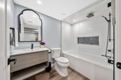 135 Belgian Crescent, Cochrane, AB - Indoor Photo Showing Bathroom