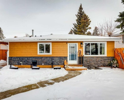 8620 46 Avenue Nw, Calgary, AB - Outdoor
