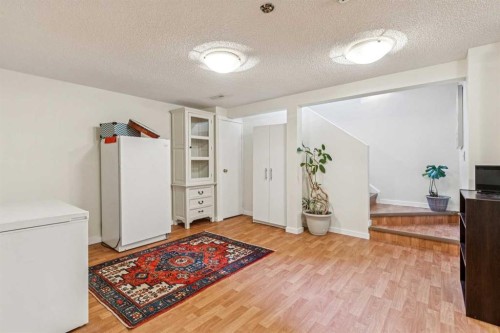 8620 46 Avenue Nw, Calgary, AB - Indoor Photo Showing Other Room