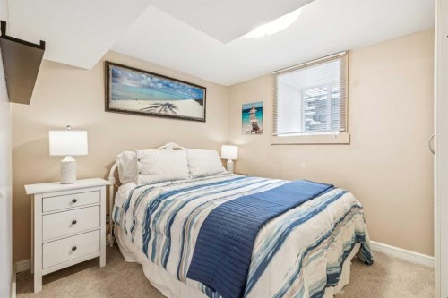 8620 46 Avenue Nw, Calgary, AB - Indoor Photo Showing Bedroom
