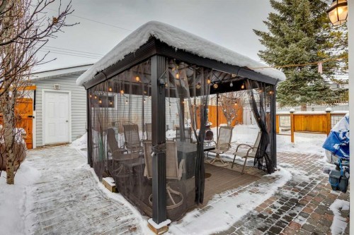 8620 46 Avenue Nw, Calgary, AB - Outdoor