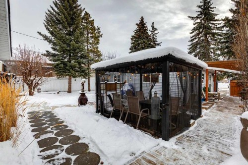 8620 46 Avenue Nw, Calgary, AB - Outdoor