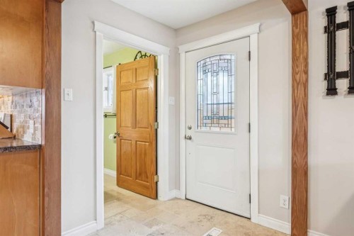 8620 46 Avenue Nw, Calgary, AB - Indoor Photo Showing Other Room