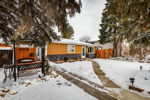 8620 46 Avenue Nw, Calgary, AB - Outdoor