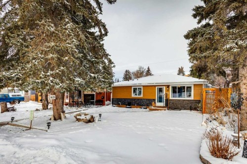 8620 46 Avenue Nw, Calgary, AB - Outdoor