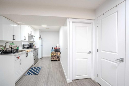 4 Copperpond Parade Se, Calgary, AB - Indoor Photo Showing Kitchen