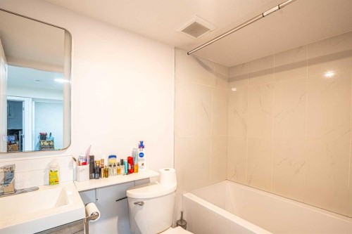 4 Copperpond Parade Se, Calgary, AB - Indoor Photo Showing Bathroom