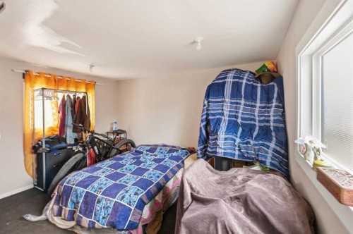 826 Bay Road, Strathmore, AB - Indoor Photo Showing Bedroom