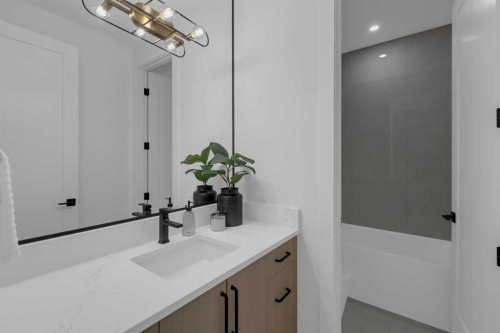 1432 Coopers Landing Sw, Airdrie, AB - Indoor Photo Showing Bathroom