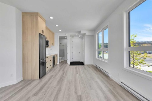 4901 Bowness Road Nw, Calgary, AB - Indoor Photo Showing Other Room