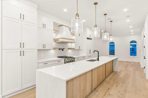 520 34A Street Nw, Calgary, AB - Indoor Photo Showing Kitchen With Double Sink With Upgraded Kitchen