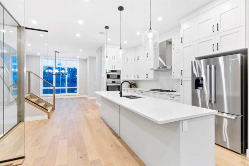 520 34A Street Nw, Calgary, AB - Indoor Photo Showing Kitchen With Stainless Steel Kitchen With Double Sink With Upgraded Kitchen