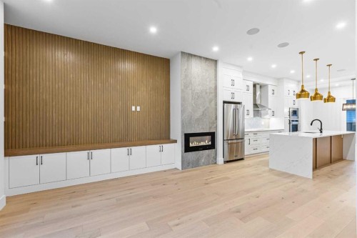 520 34A Street Nw, Calgary, AB - Indoor Photo Showing Kitchen With Upgraded Kitchen