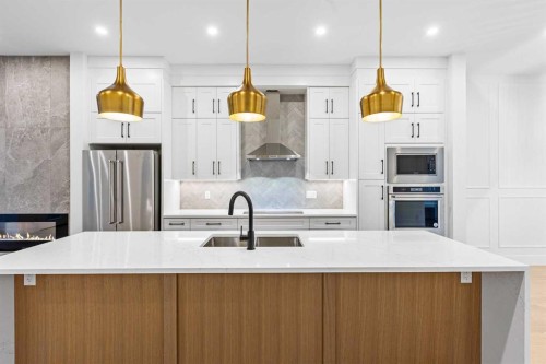 520 34A Street Nw, Calgary, AB - Indoor Photo Showing Kitchen With Stainless Steel Kitchen With Upgraded Kitchen