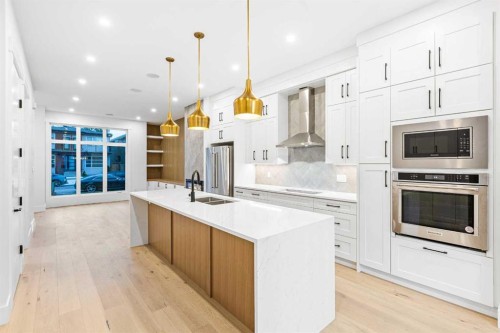 520 34A Street Nw, Calgary, AB - Indoor Photo Showing Kitchen With Double Sink With Upgraded Kitchen