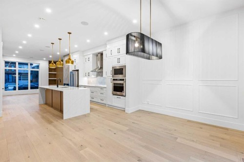 520 34A Street Nw, Calgary, AB - Indoor Photo Showing Kitchen With Upgraded Kitchen