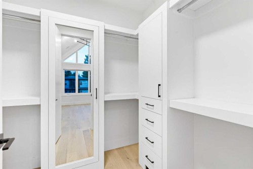 520 34A Street Nw, Calgary, AB - Indoor Photo Showing Other Room