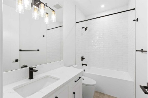 520 34A Street Nw, Calgary, AB - Indoor Photo Showing Bathroom
