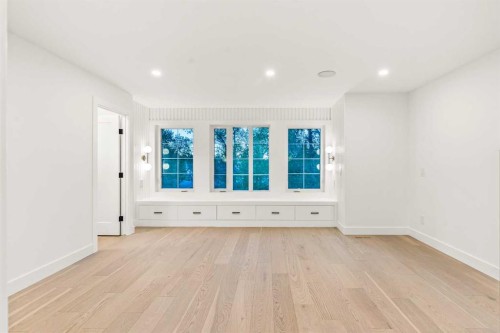 520 34A Street Nw, Calgary, AB - Indoor Photo Showing Other Room