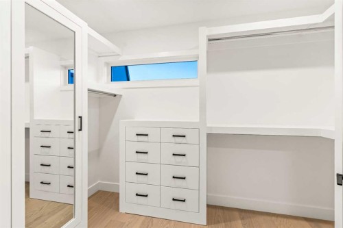 520 34A Street Nw, Calgary, AB - Indoor Photo Showing Other Room