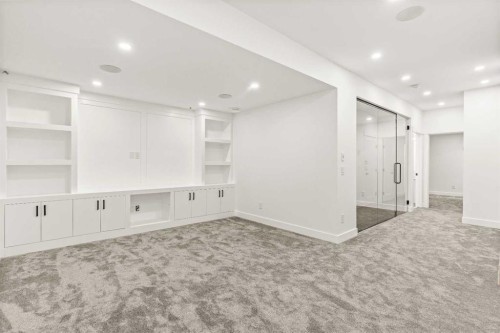 520 34A Street Nw, Calgary, AB - Indoor Photo Showing Other Room