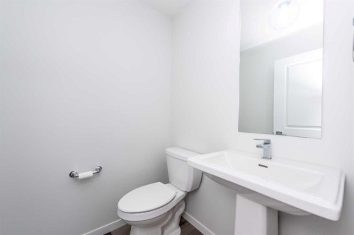 57 Corner Glen Row Ne, Calgary, AB - Indoor Photo Showing Bathroom