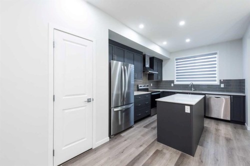 57 Corner Glen Row Ne, Calgary, AB - Indoor Photo Showing Kitchen